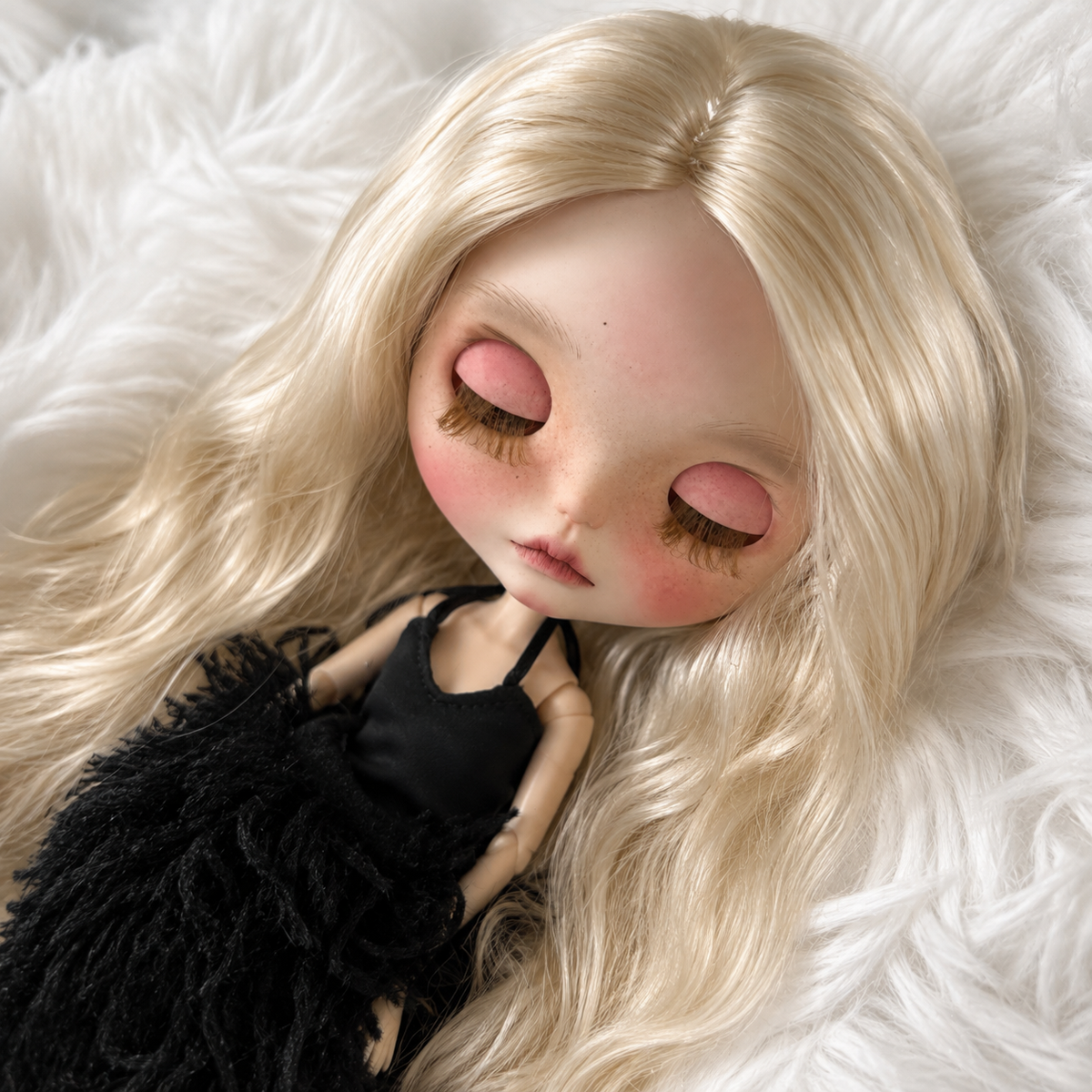Customized Blythe Doll Full Set – Handmade Doll with Wig, Outfit & 19-Joint Body